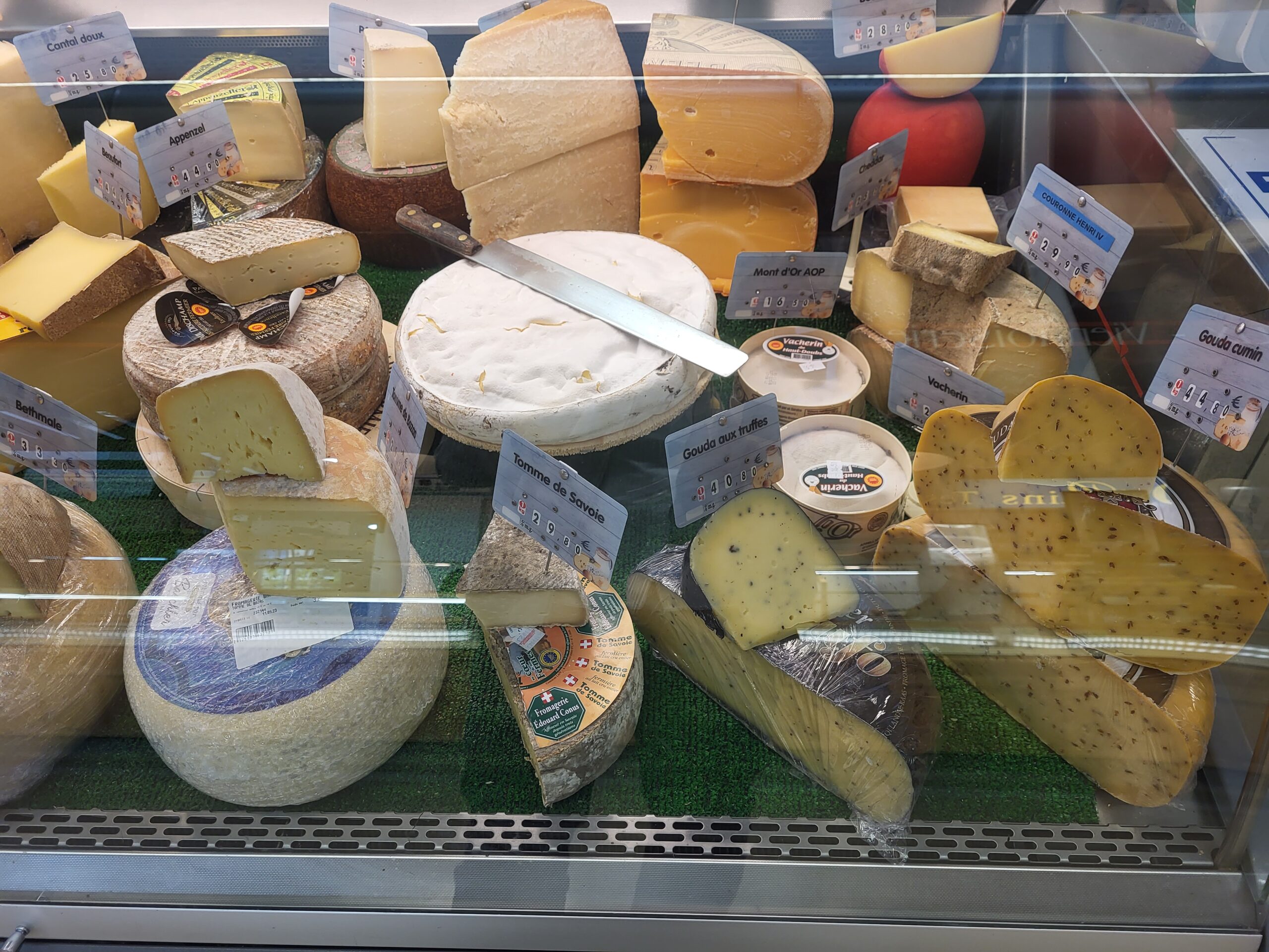 gros-plan-lait-bio-au-fromage-gourmet chez crémerie negrin